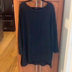 Lightweight black tunic sweatshirt